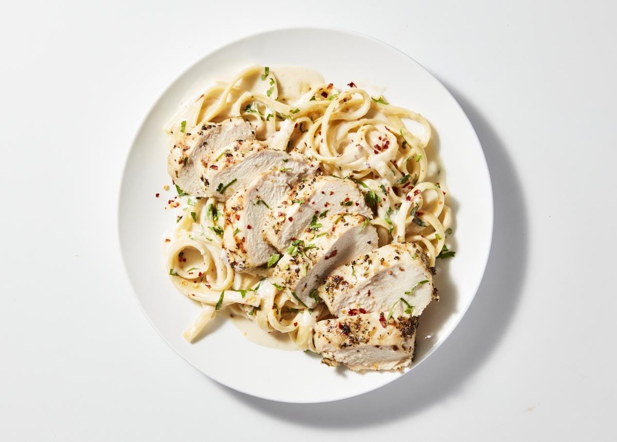 230531_cookunity_trufflealfredochickenfettucine_meenasreenivas_0314-2